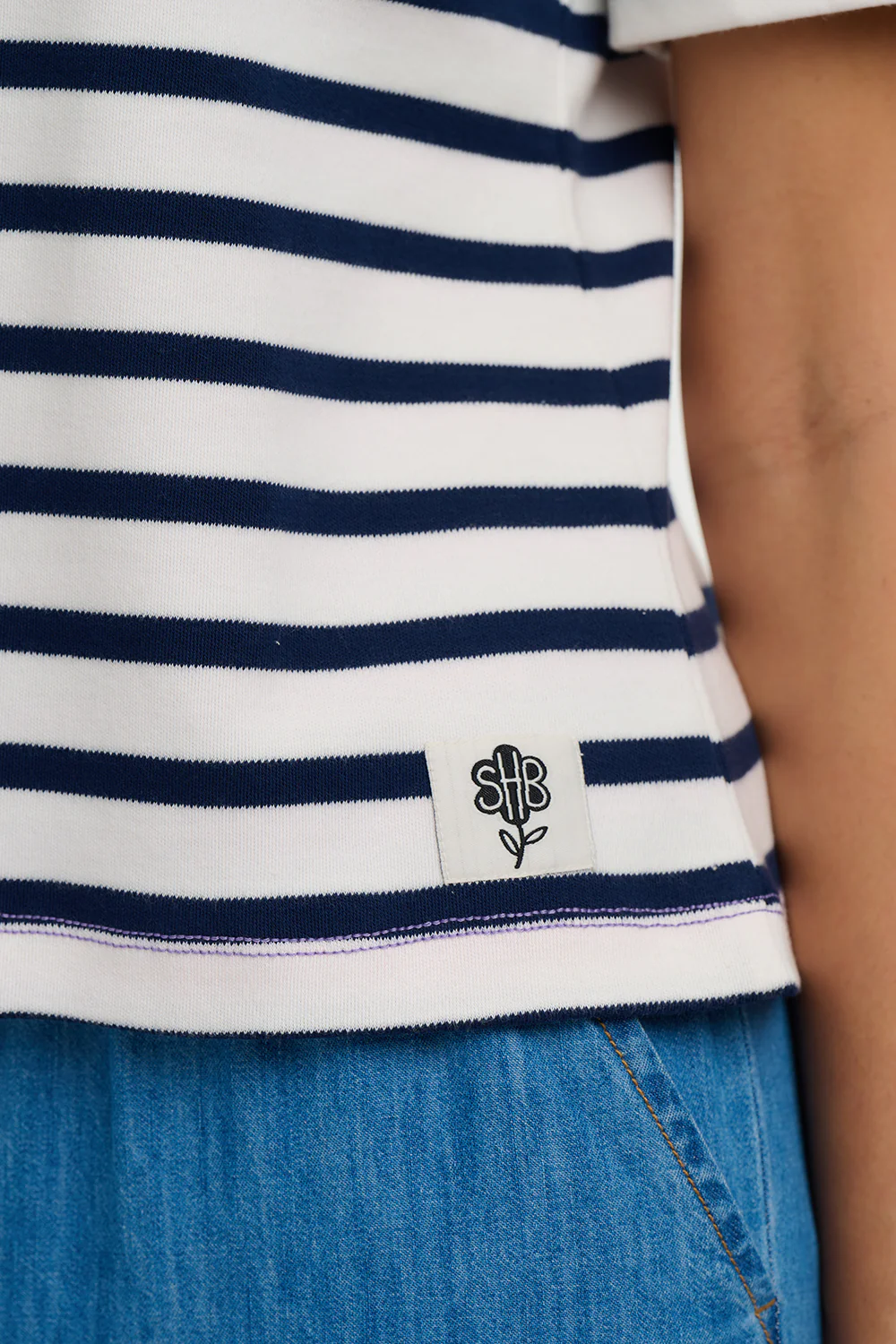 Estrella T-Shirt - Off White/Navy, SHB Flower - Image 4